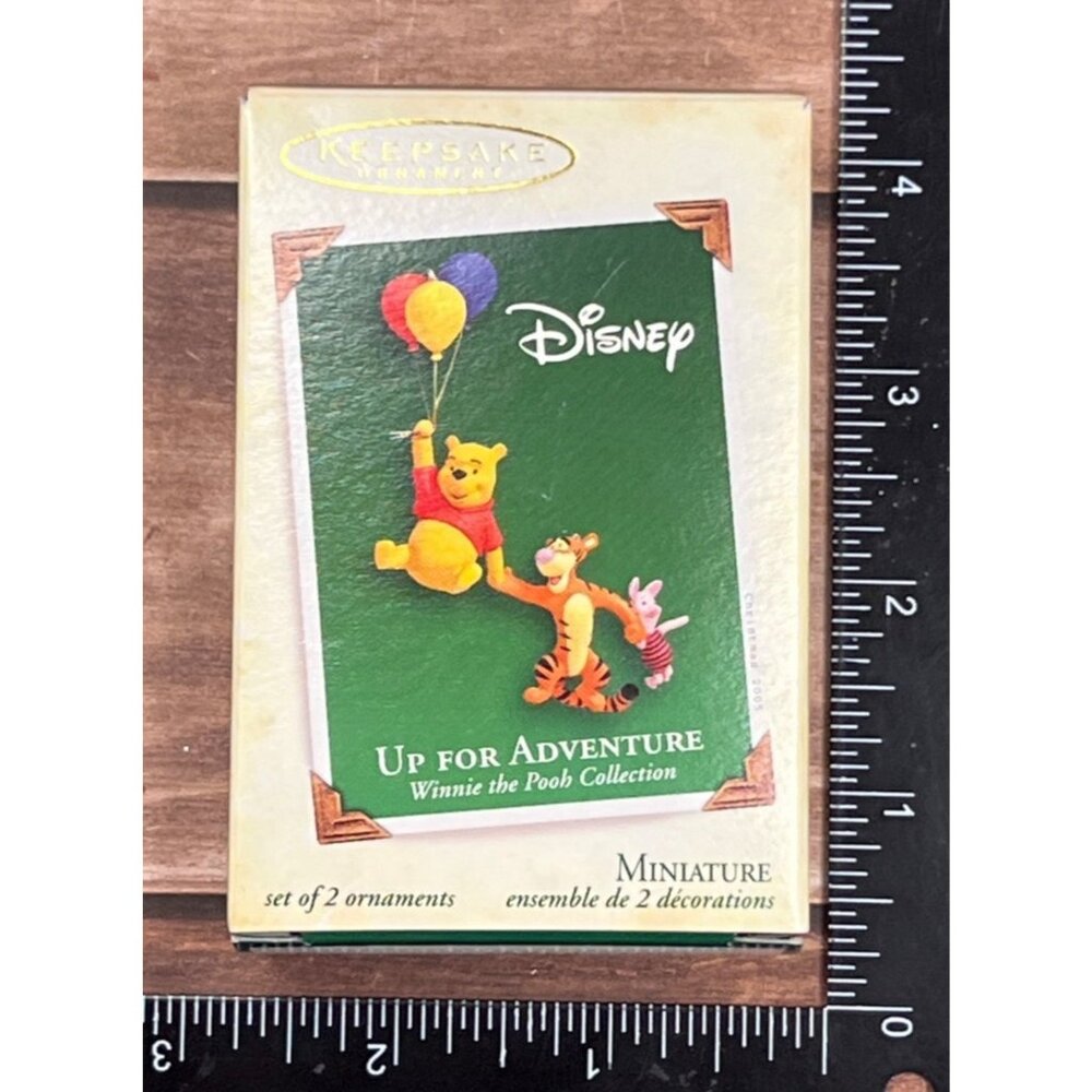 2005 HALLMARK  QXM8945 UP FOR ADVENTURE POOH TIGGER PIGLET FLOATING BY BALLOON